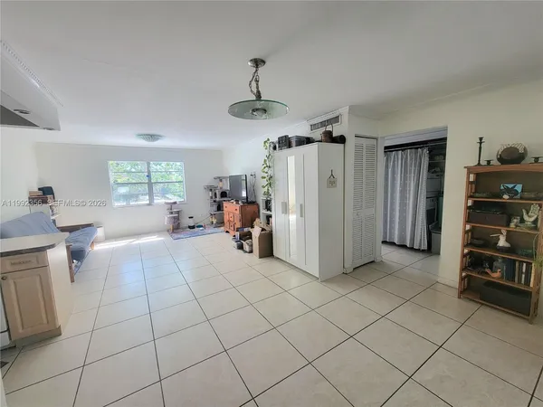 $160,000 | 1230 Northeast 139th Street, Unit 304, North Miami, FL 33161