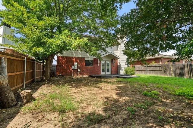 a view of backyard with tree