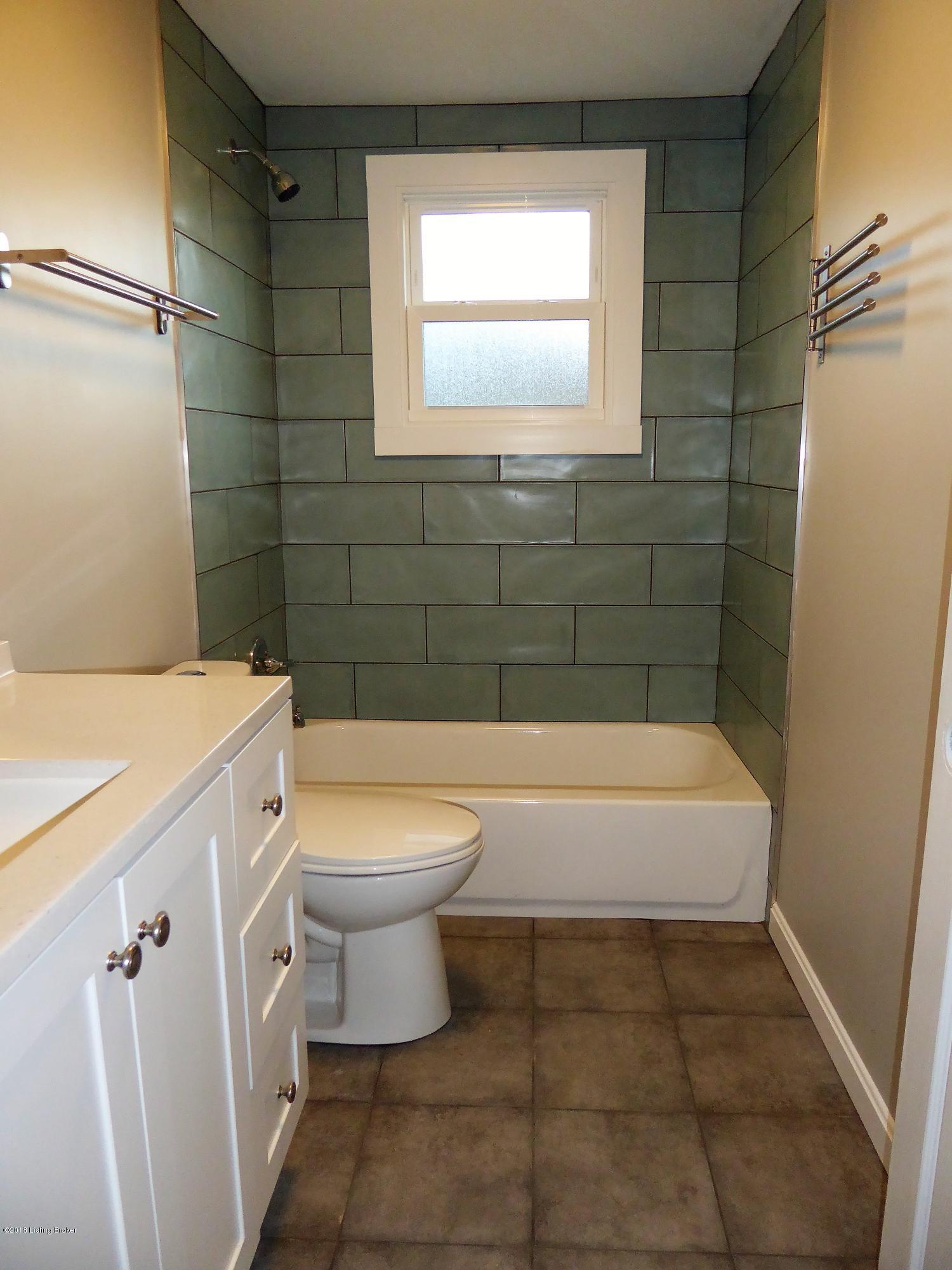 627 Country Club Road Louisville, KY 40206 - Photo 11 of 25 Bath1