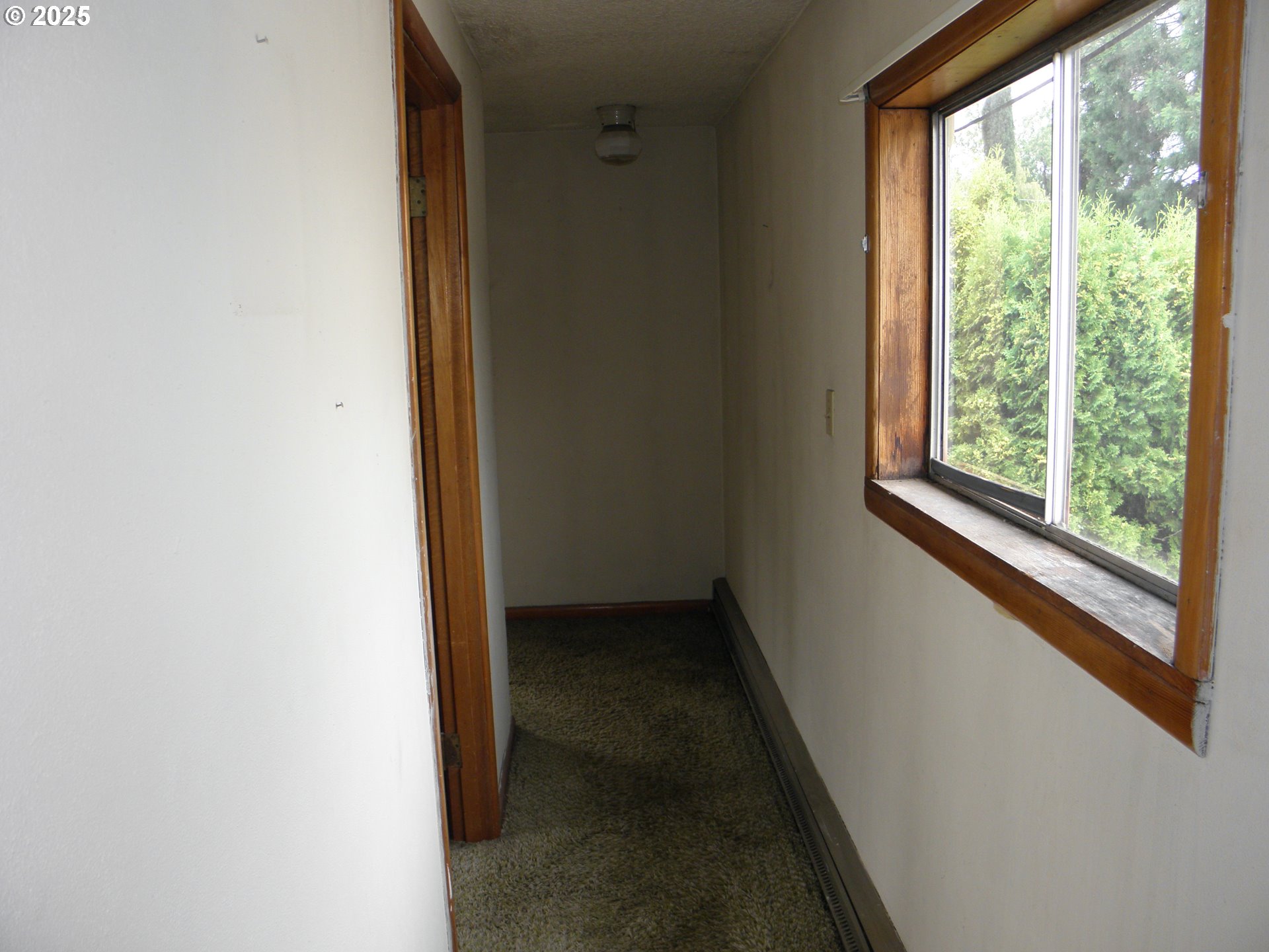 6640 Southeast 66th Avenue Portland, OR 97206 - Photo 14 of 21 a view of hallway with window