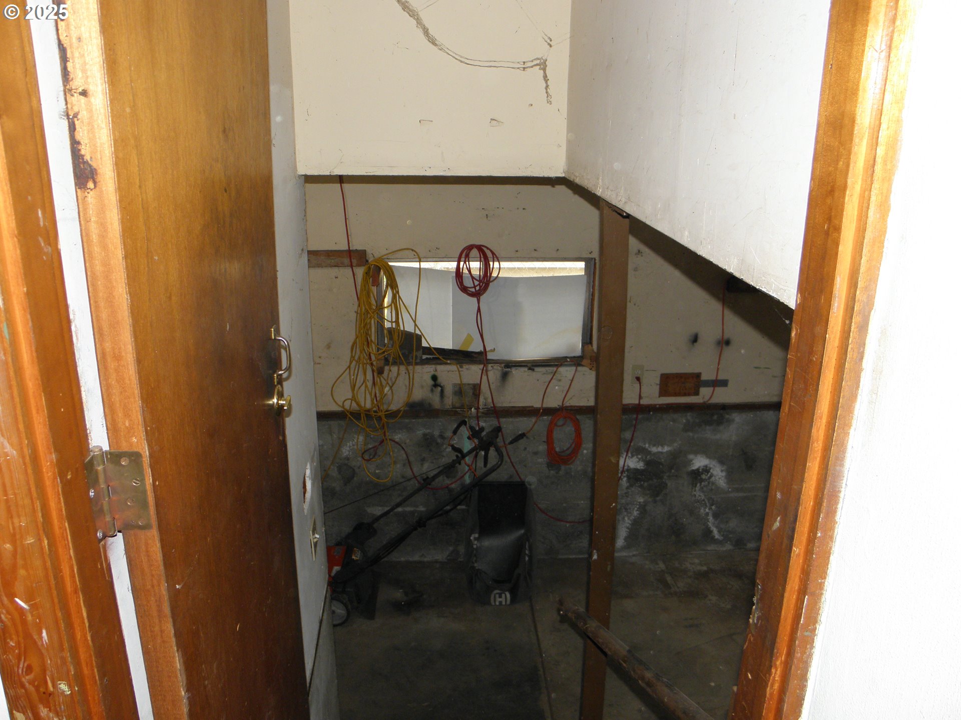 6640 Southeast 66th Avenue Portland, OR 97206 - Photo 17 of 21 a bathroom with a mirror