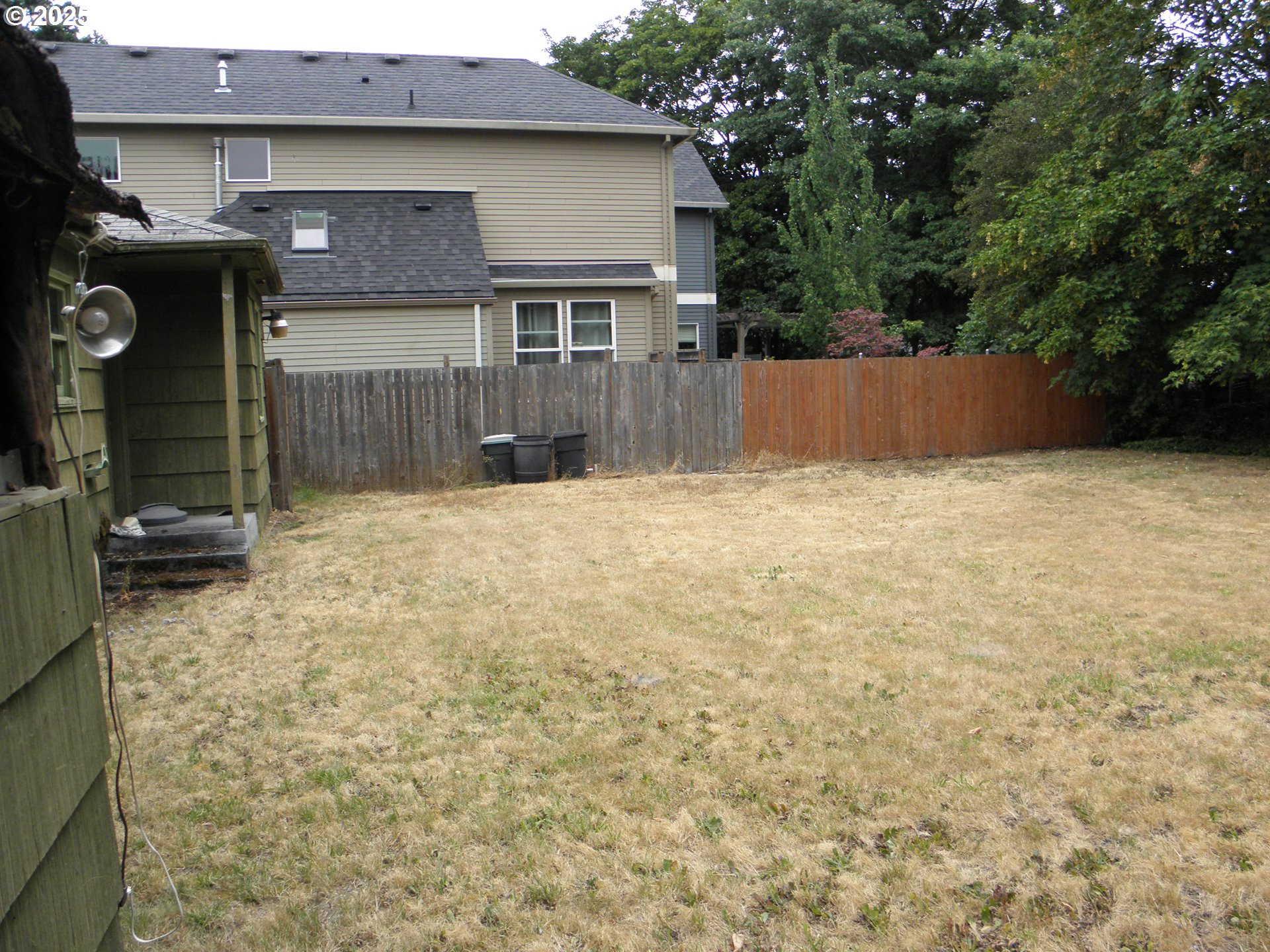 6640 Southeast 66th Avenue Portland, OR 97206 - Photo 20 of 21 a backyard of a house