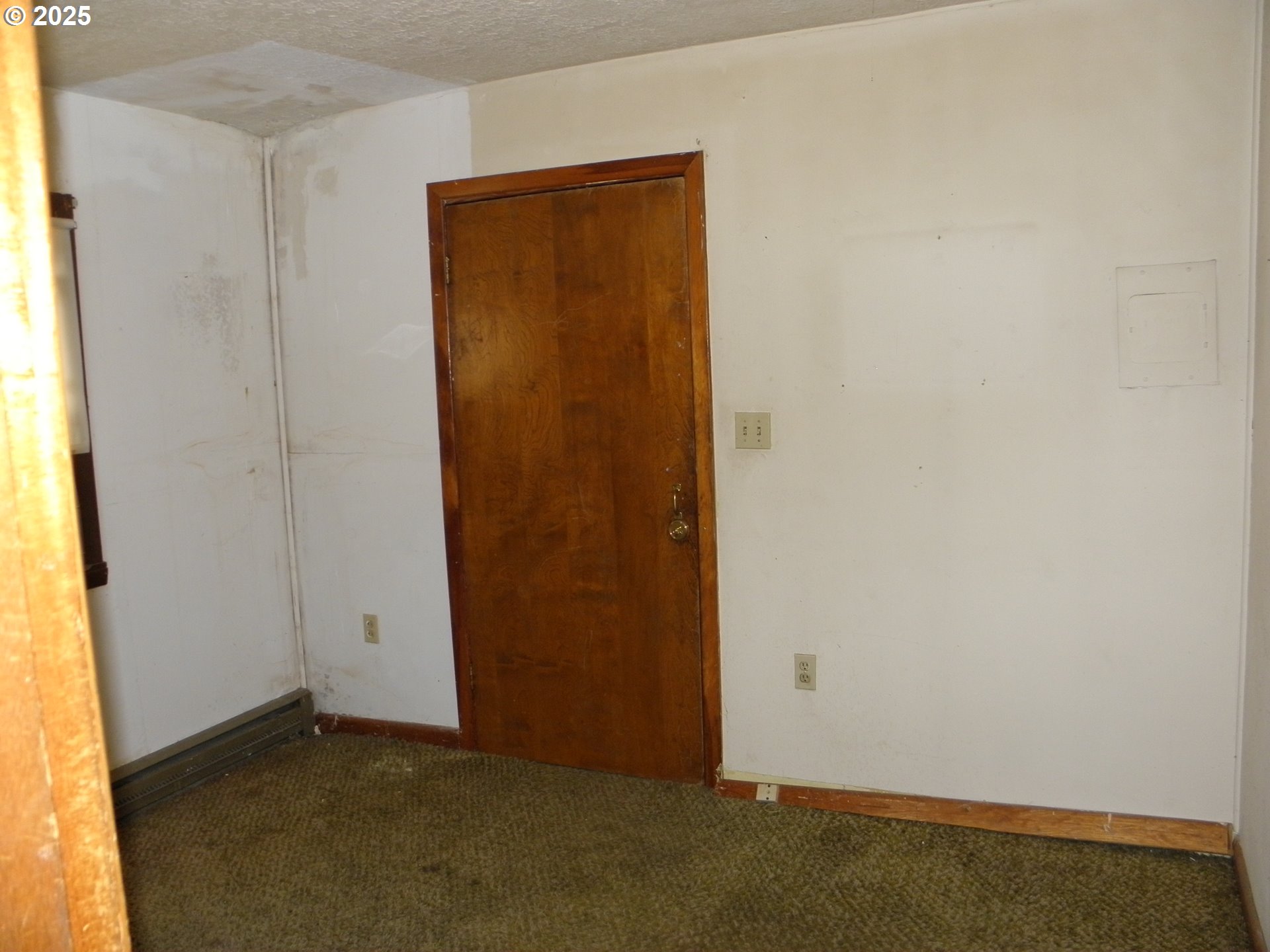 6640 Southeast 66th Avenue Portland, OR 97206 - Photo 10 of 21 an empty room with windows
