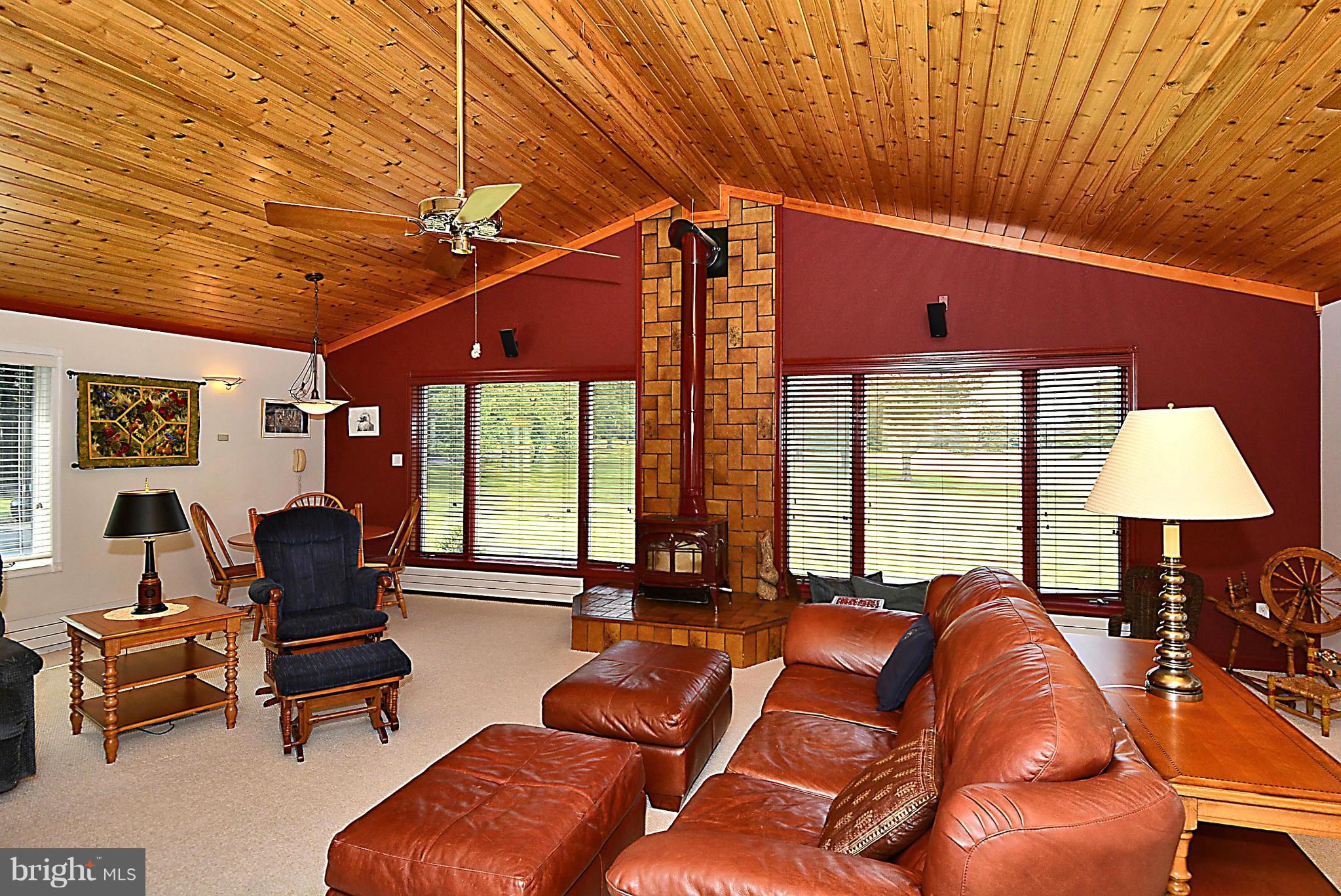 21121 Peach Tree Road Dickerson, MD 20842 - Photo 6 of 30 a living room with furniture and a window