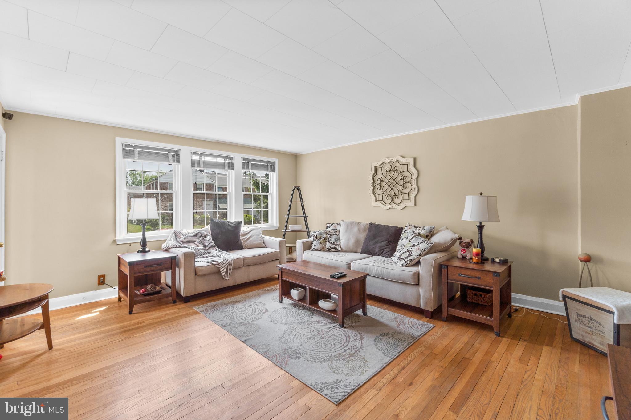 1819 Deveron Road Towson, MD 21286 - Photo 4 of 34 Living Room