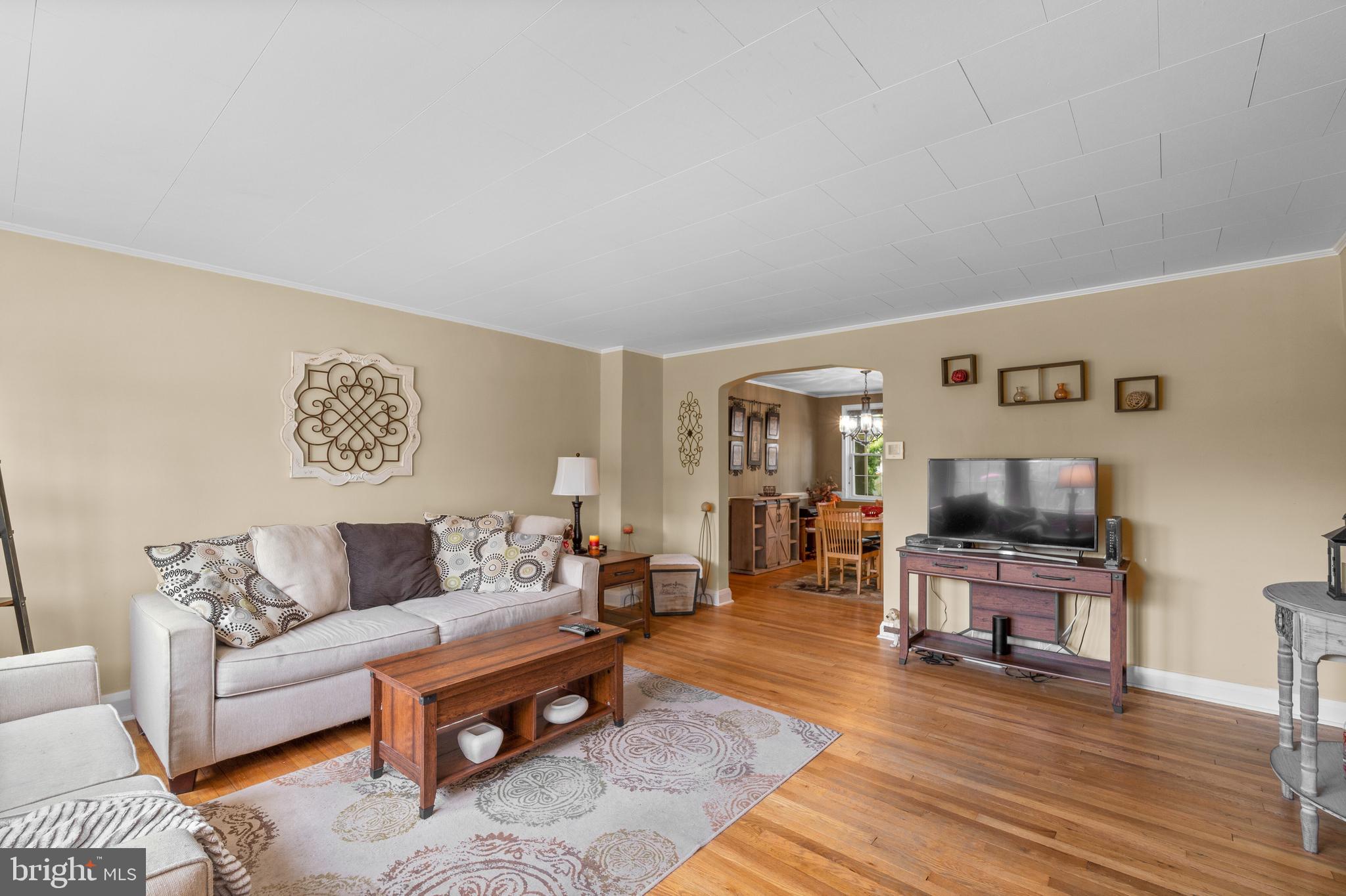 1819 Deveron Road Towson, MD 21286 - Photo 7 of 34 Living Room
