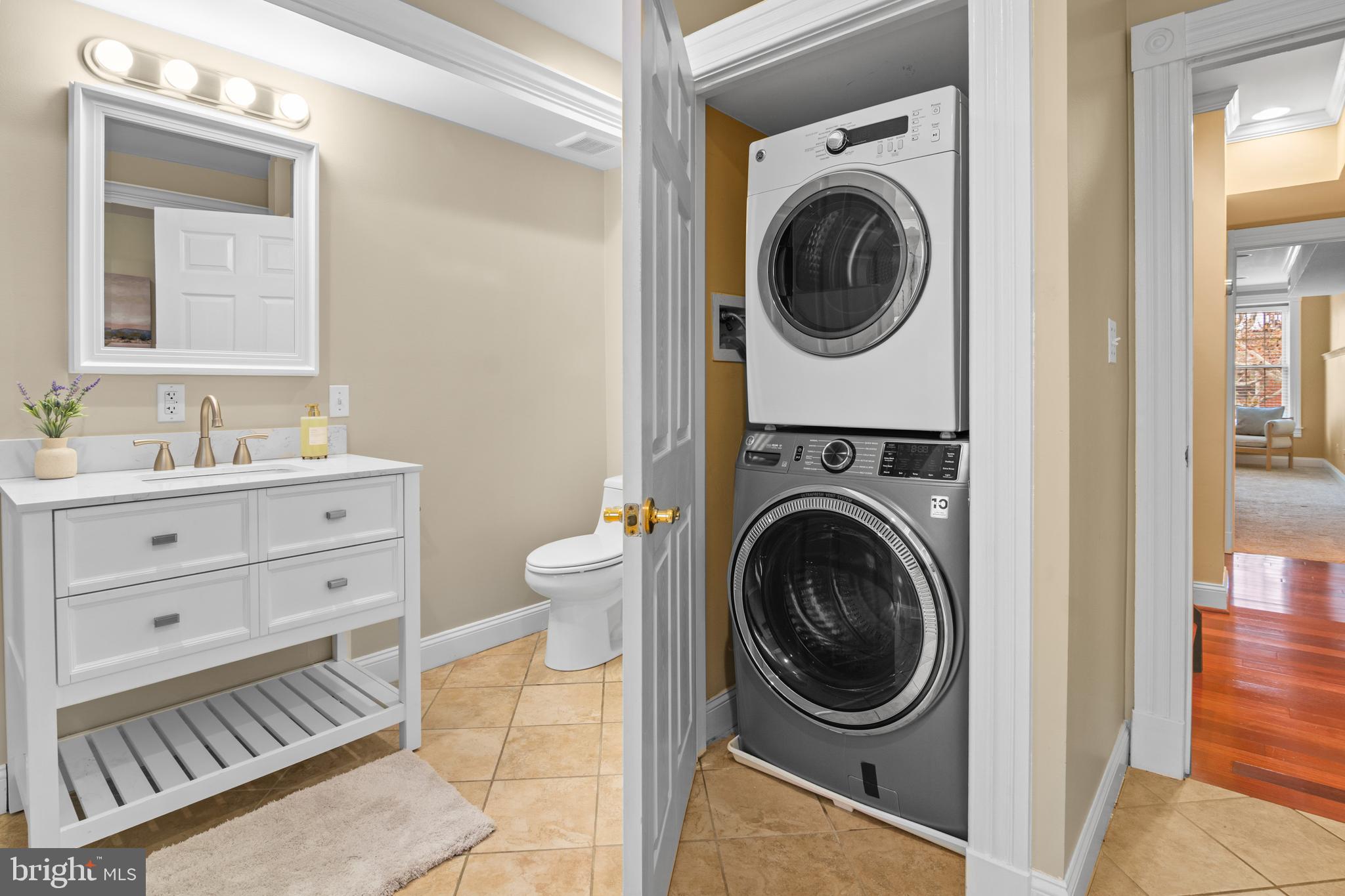 1535 South Hanover Street Baltimore, MD 21230 - Photo 23 of 43 a utility room with sink dryer and washer