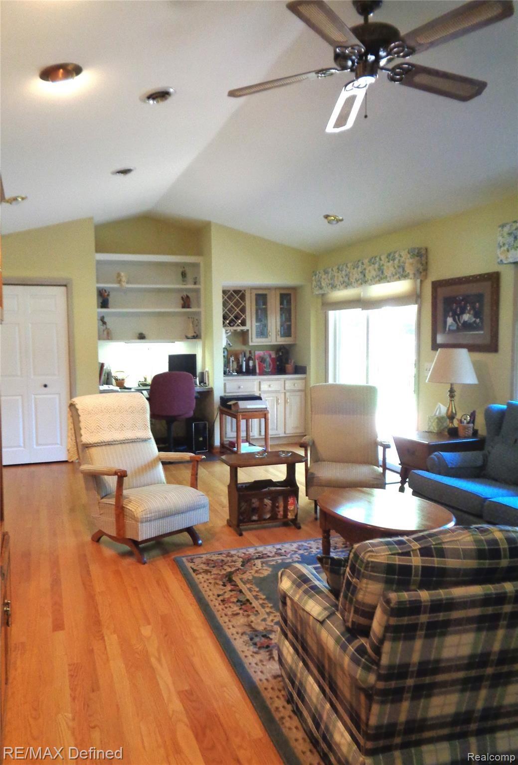 247 Rochdale Drive South Rochester, MI 48309 - Photo 9 of 30 Great Room.JPG
