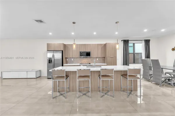 $8,000 | 10250 Northwest 76th Terrace, Doral, FL 33178