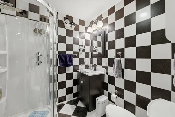 $749,000 | 2923 West Diversey Avenue, Chicago, IL 60647