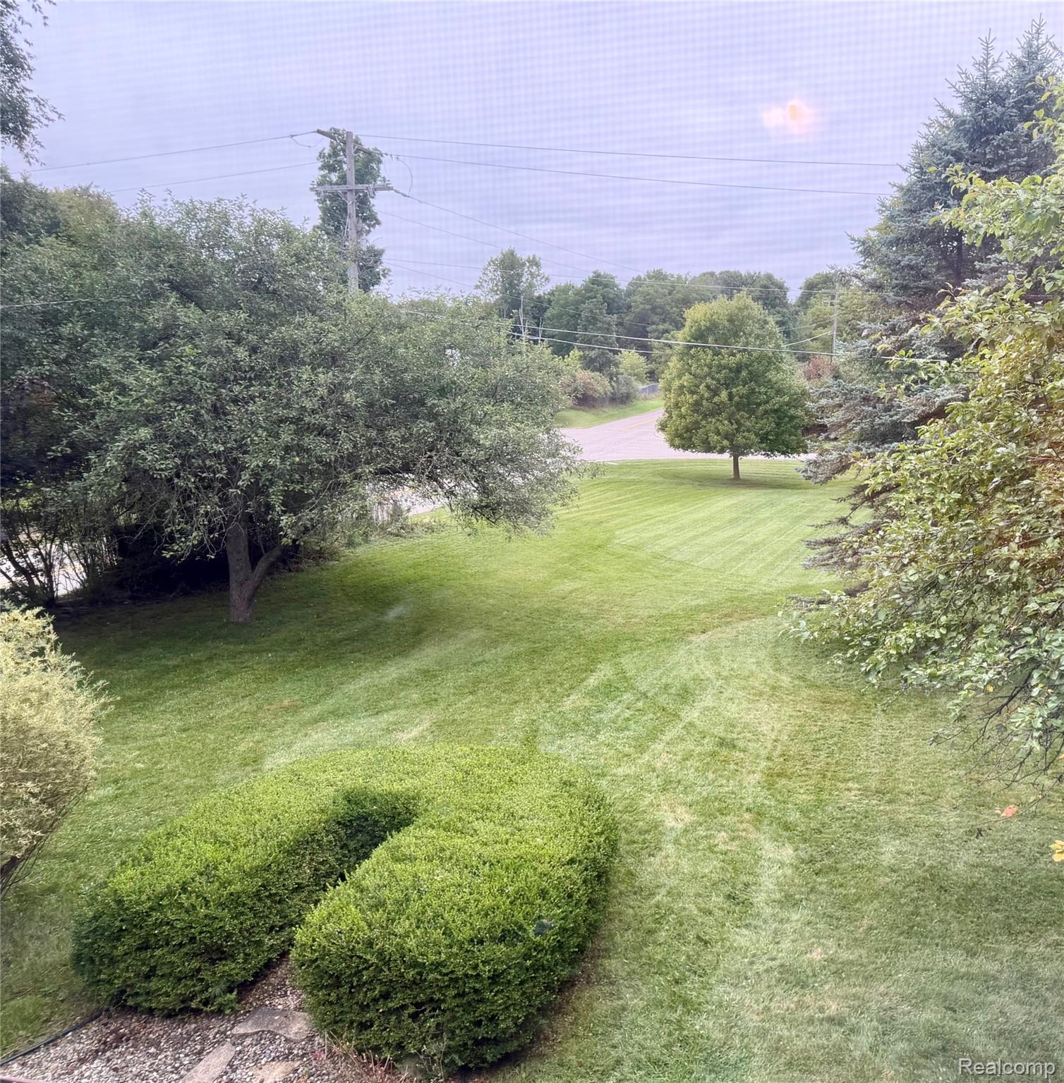 10280 Nimphie Road Fenton, MI 48430 - Photo 26 of 30 Expansive lawn featuring mature trees and manicured shrubbery