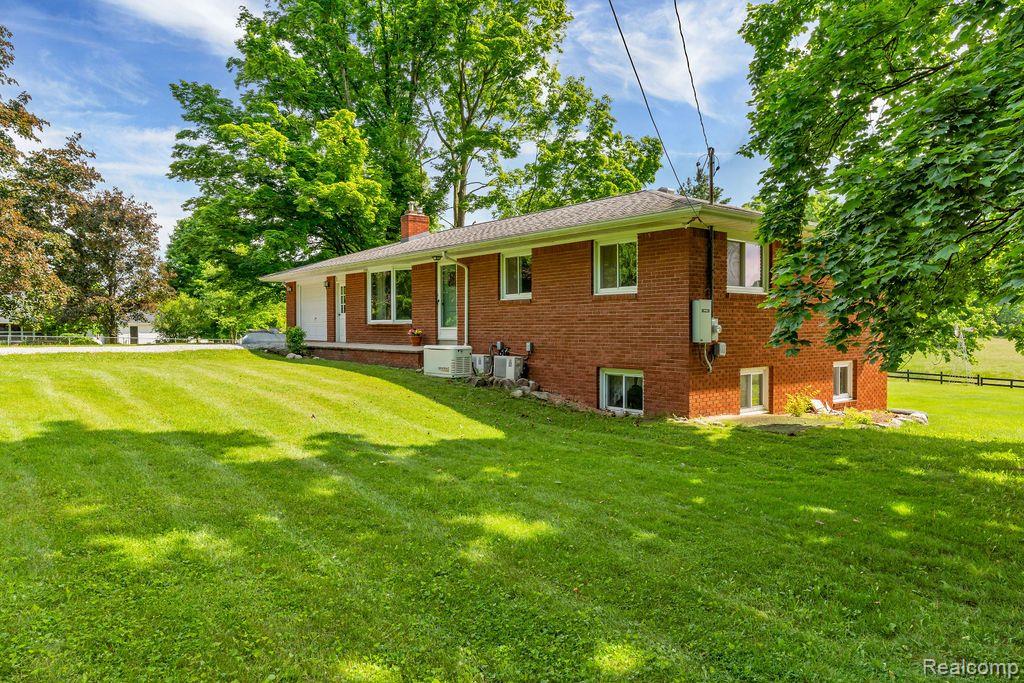 6700 Mabley Hill Road Fenton, MI 48430 - Photo 3 of 50