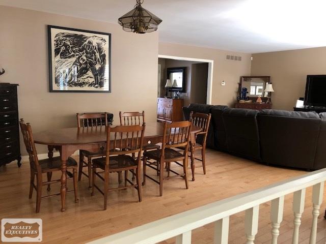 341 Lake Forest Road Rochester, MI 48309 - Photo 6 of 11 31372733-5.JPG