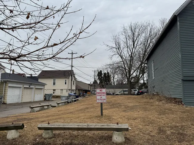 $2,000 | 1123 West Rogers Street, Milwaukee, WI 53204