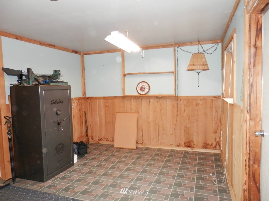 13332 Military Road Southeast Rainier, WA 98576 - Photo 20 of 25 Gallery Image 20
