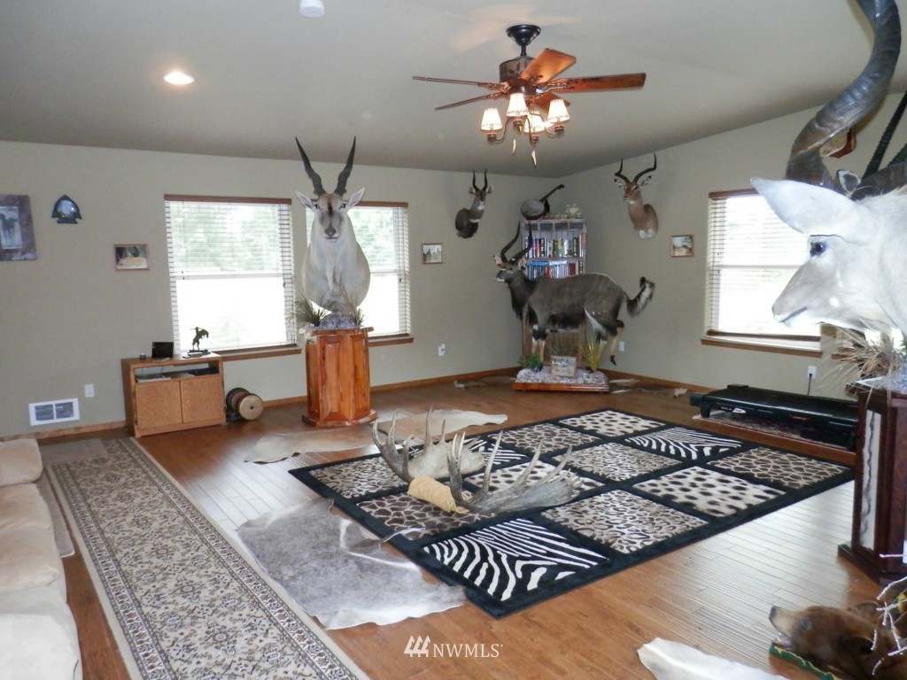 13332 Military Road Southeast Rainier, WA 98576 - Photo 8 of 25 Gallery Image 8