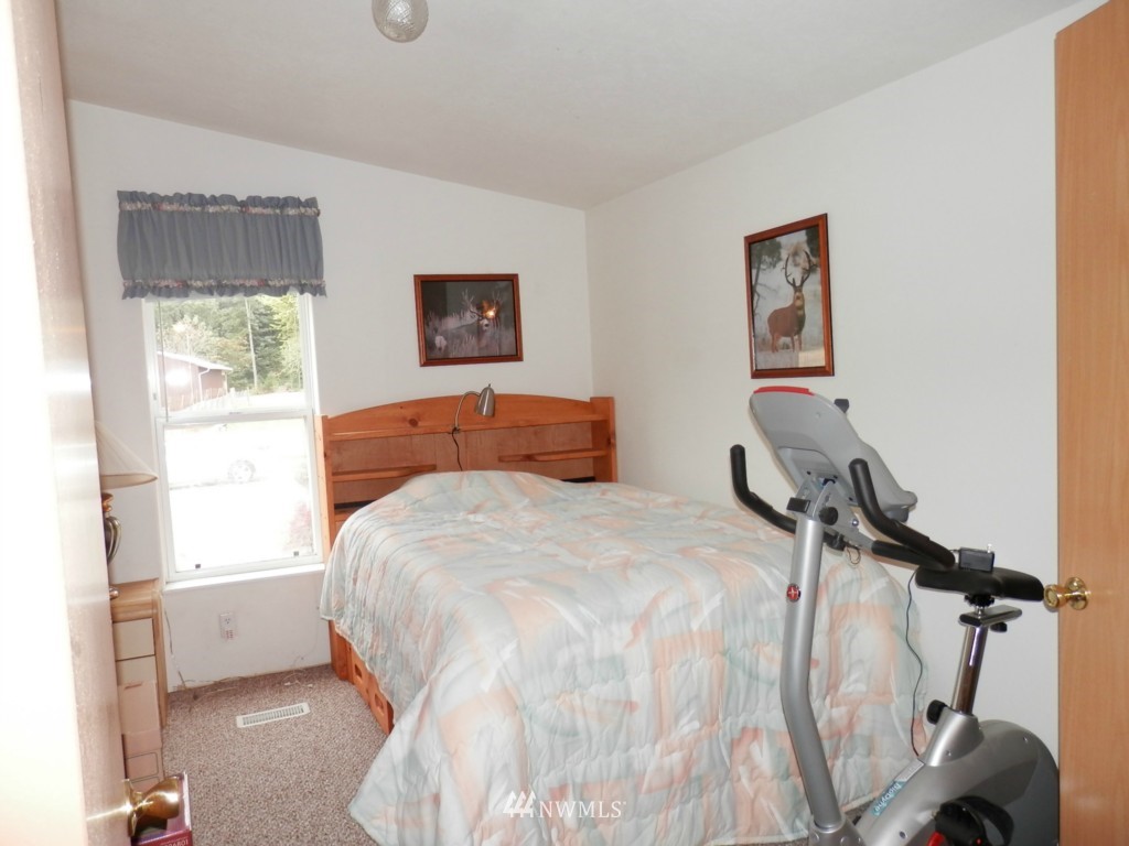 13332 Military Road Southeast Rainier, WA 98576 - Photo 9 of 25 Gallery Image 9