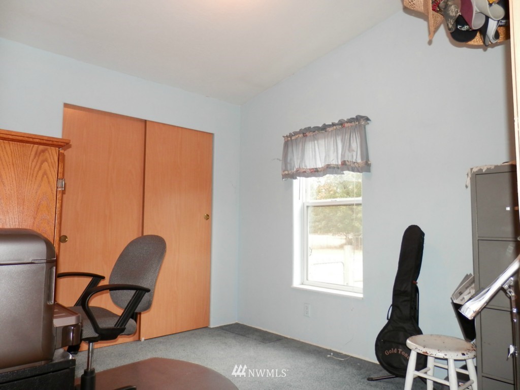 13332 Military Road Southeast Rainier, WA 98576 - Photo 10 of 25 Gallery Image 10