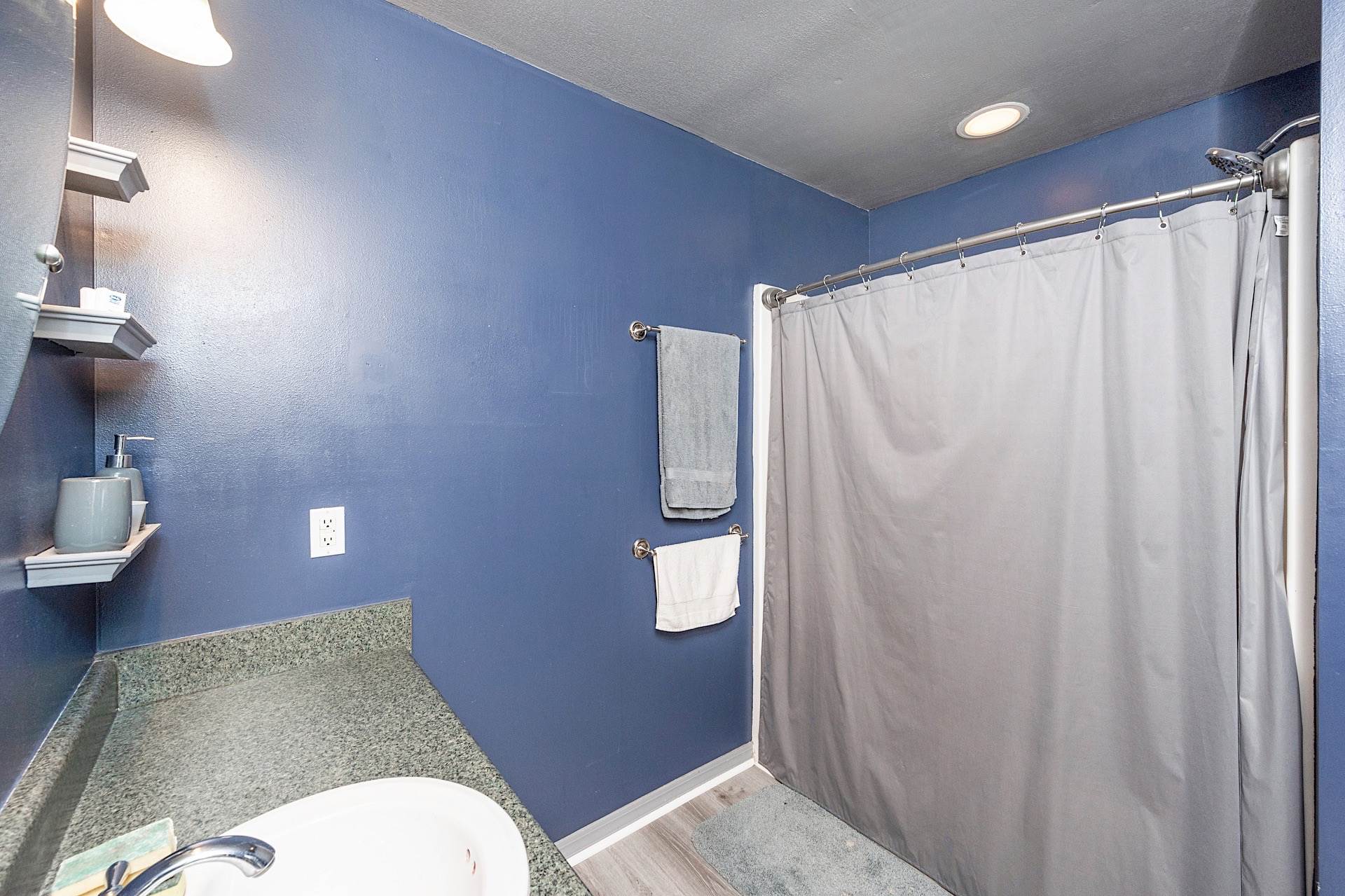 18655 Hammond Street Robertsdale, AL 36567 - Photo 12 of 13 Master Bath