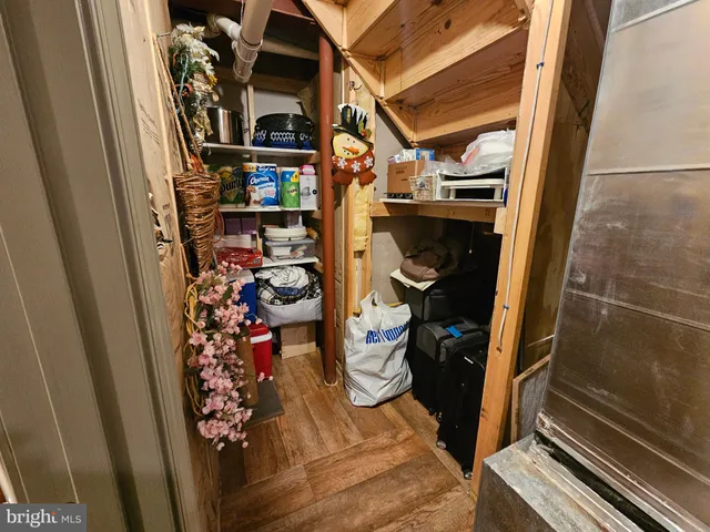 a view of walk in closet