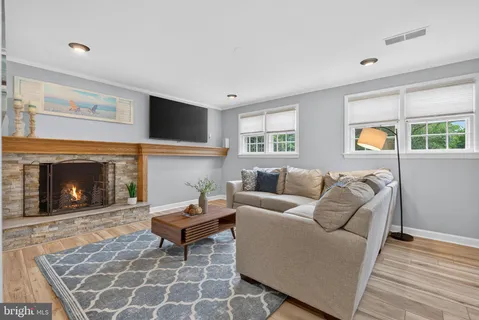 $1,250,000 | 915 North Overlook Drive, Alexandria, VA 22305