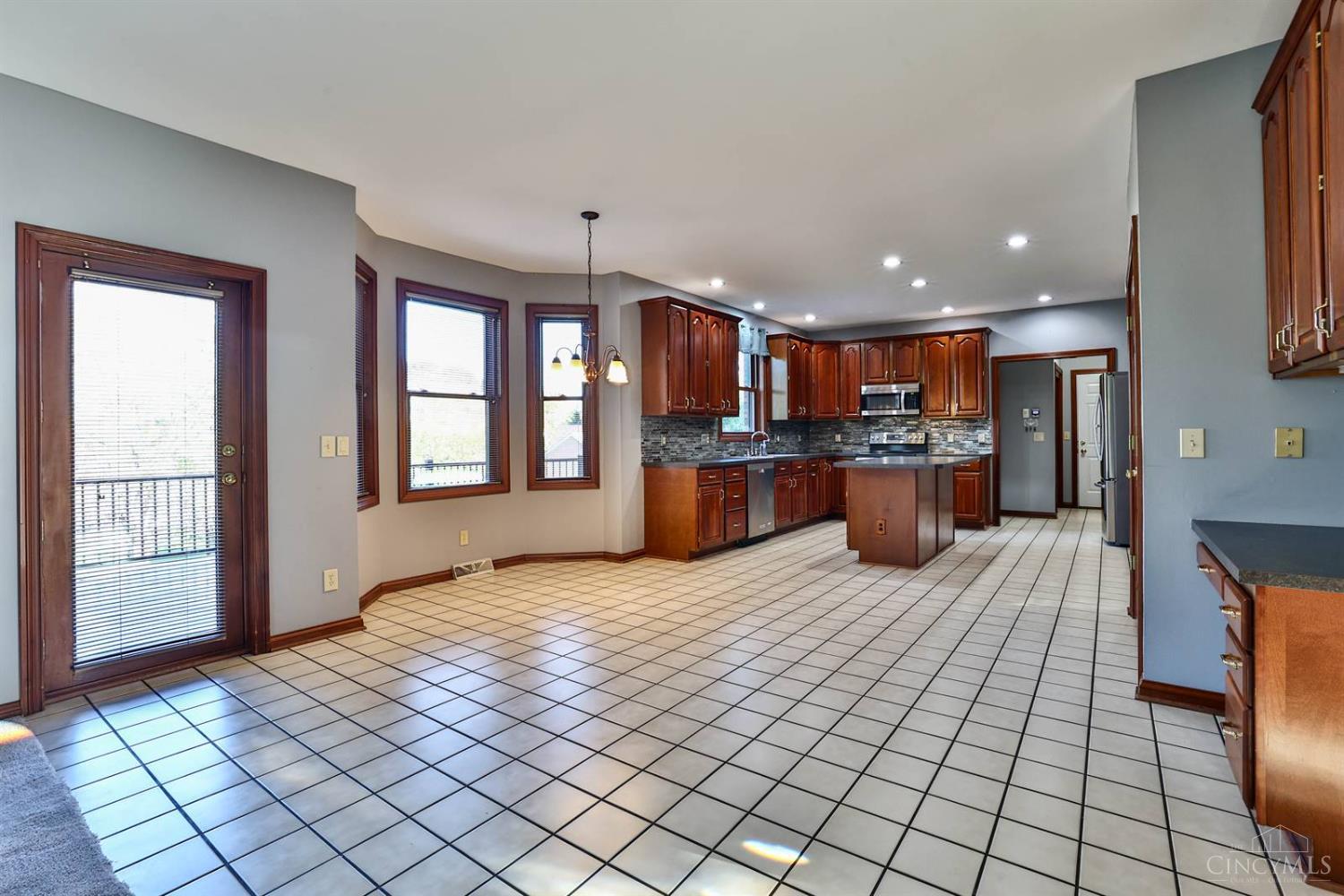 4628 Boomer Road Cincinnati, OH 45247 - Photo 22 of 71 Gallery Image 22