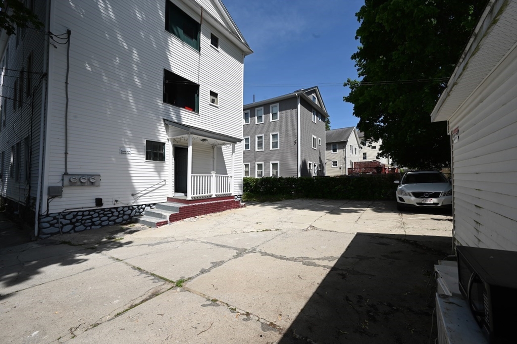 14 Derby Street Worcester, MA 01604 - Photo 22 of 23