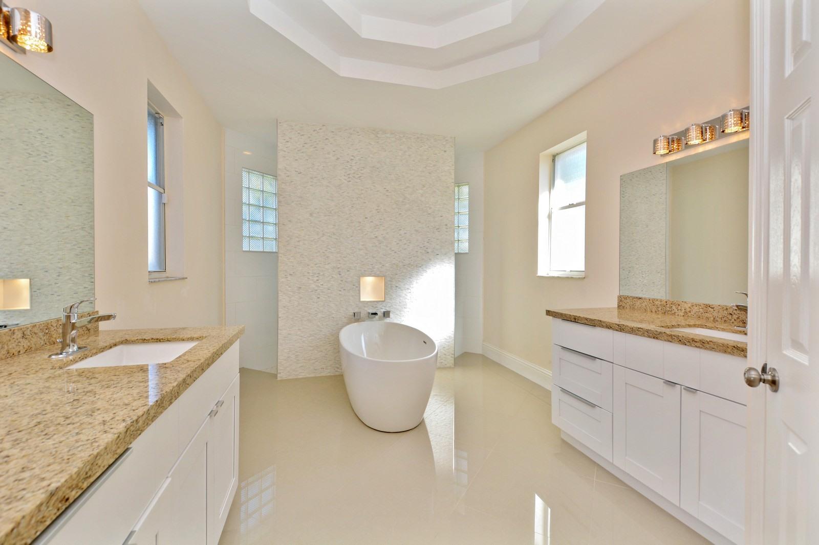 12326 Rockledge Circle Boca Raton, FL 33428 - Photo 14 of 36 Master Bathroom