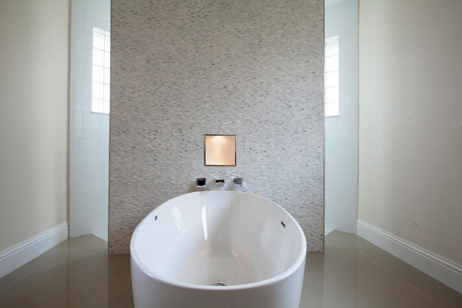 12326 Rockledge Circle Boca Raton, FL 33428 - Photo 15 of 36 Roman Tub
