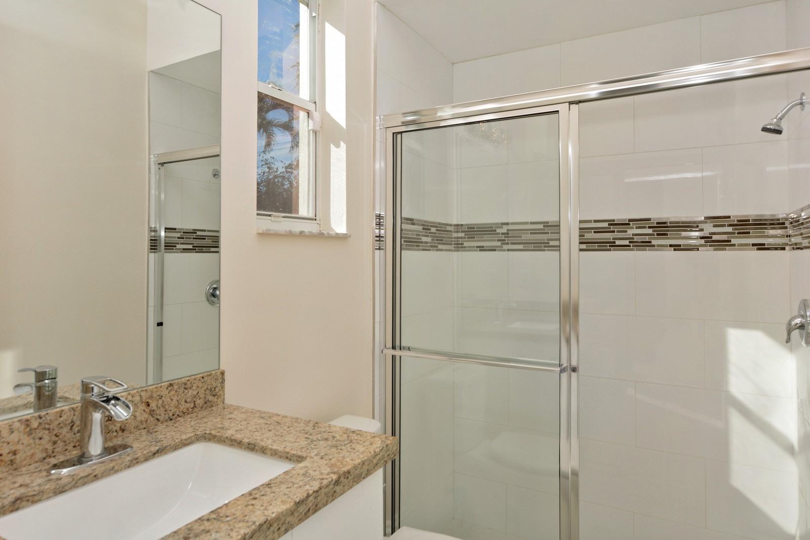 12326 Rockledge Circle Boca Raton, FL 33428 - Photo 22 of 36 Bathroom 2