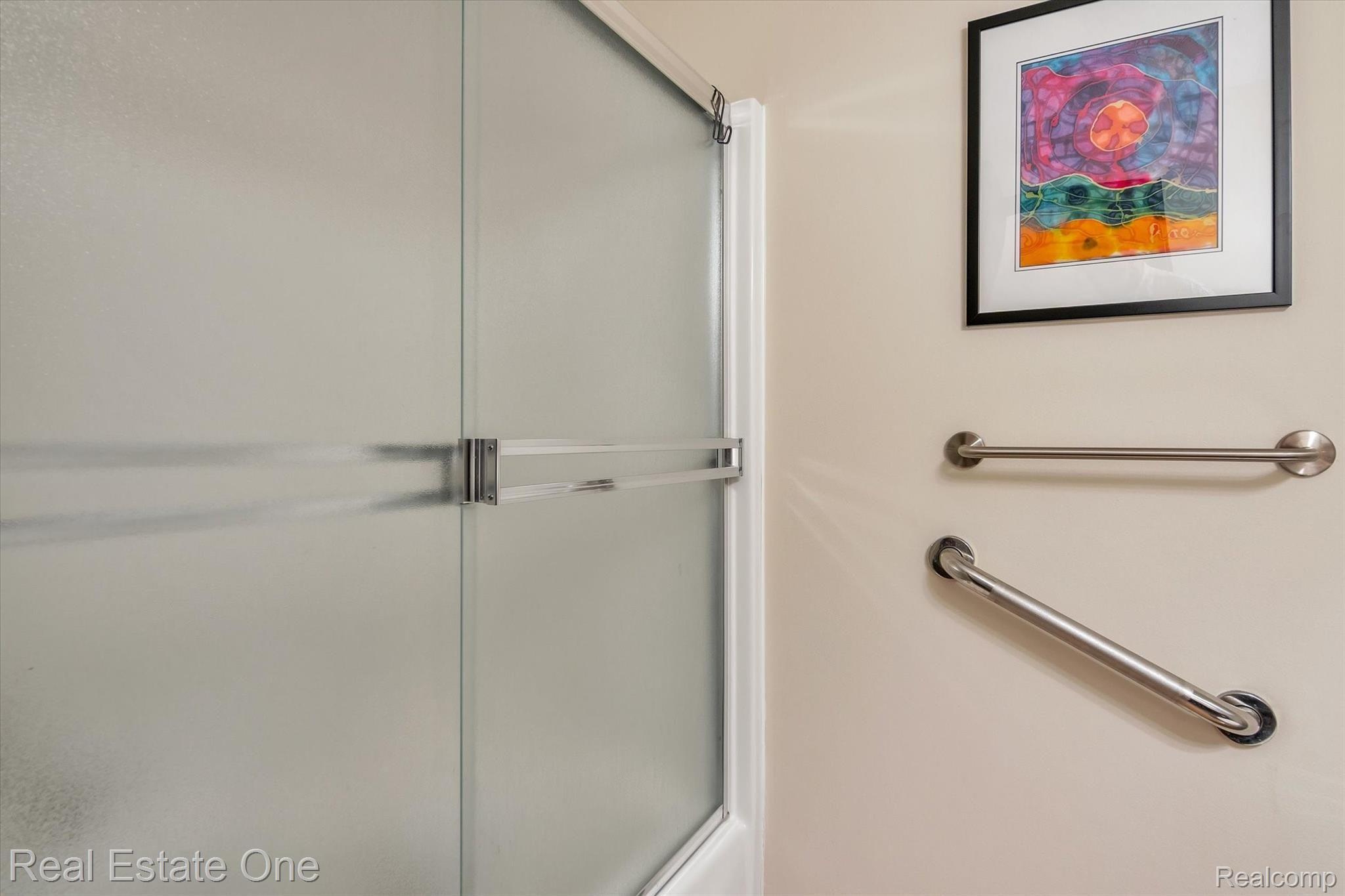 8816 Hilton Road Brighton, MI 48114 - Photo 18 of 45 Shower/Tub Combo