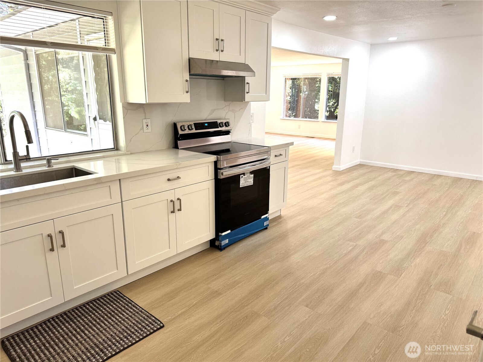 12602 Military Road East Puyallup, WA 98374 - Photo 2 of 19