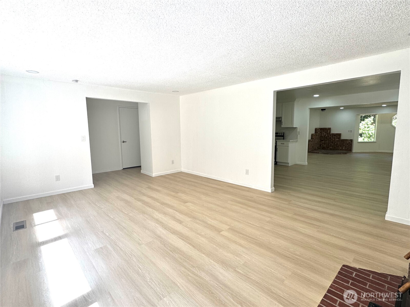 12602 Military Road East Puyallup, WA 98374 - Photo 4 of 19