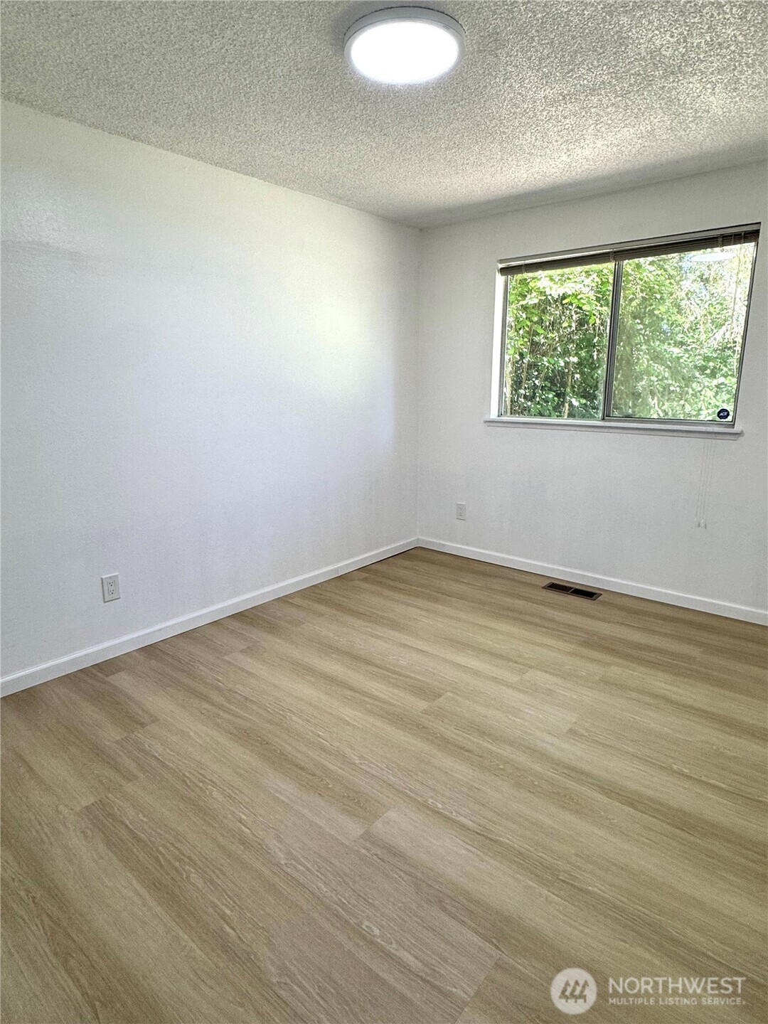 12602 Military Road East Puyallup, WA 98374 - Photo 8 of 19