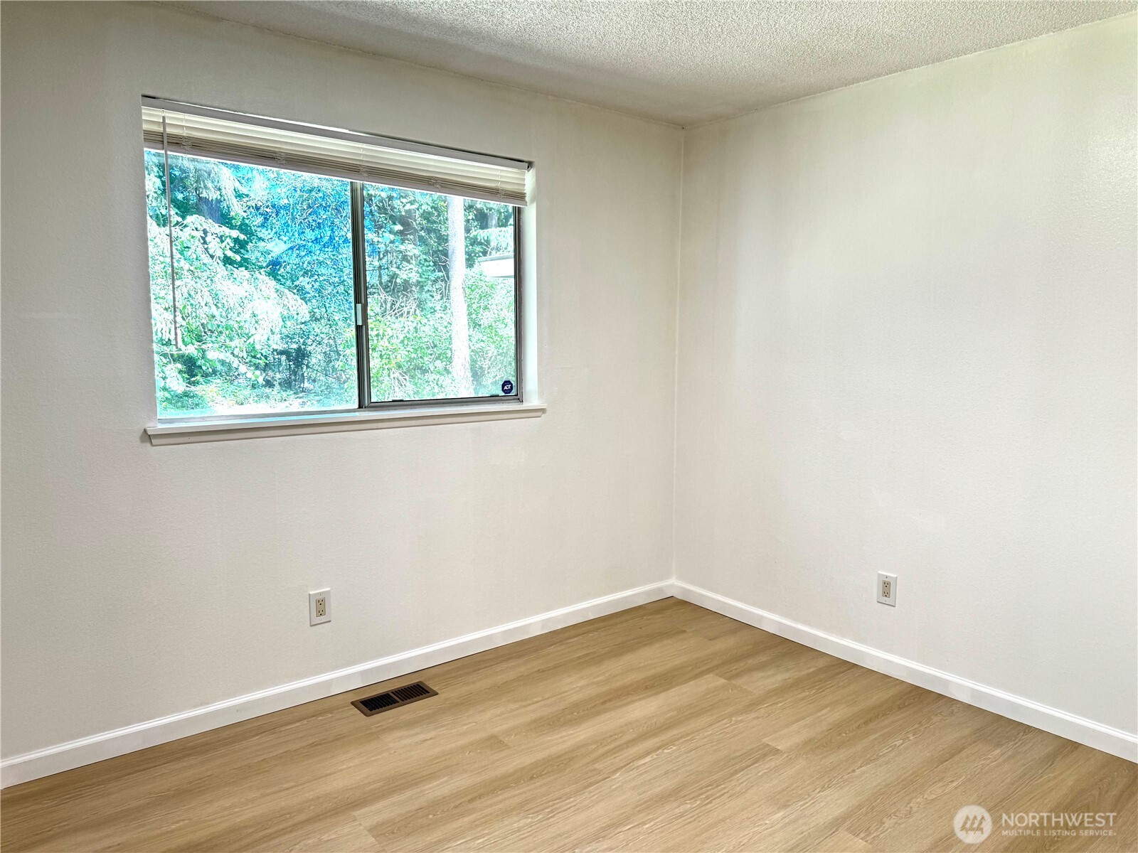 12602 Military Road East Puyallup, WA 98374 - Photo 9 of 19