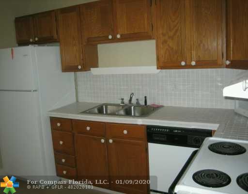 37 Allen Road Hollywood, FL 33023 - Photo 3 of 5 Kitchen