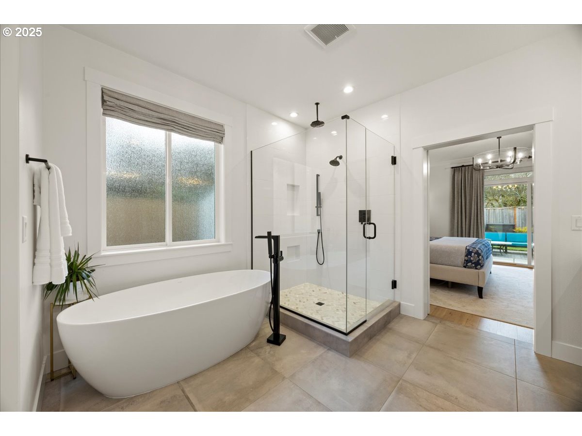 17815 Pilkington Road Lake Oswego, OR 97035 - Photo 23 of 48 Bathroom
