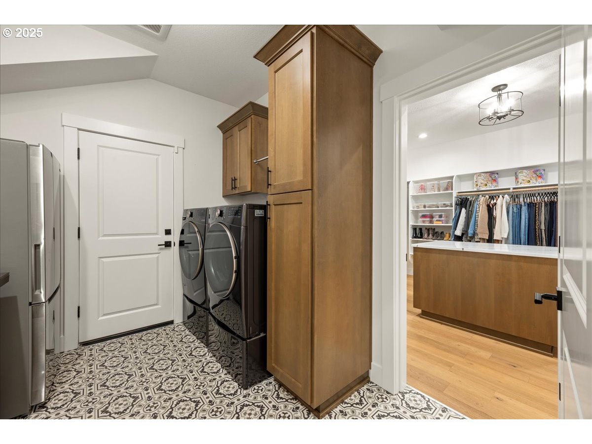 17815 Pilkington Road Lake Oswego, OR 97035 - Photo 25 of 48 Laundry