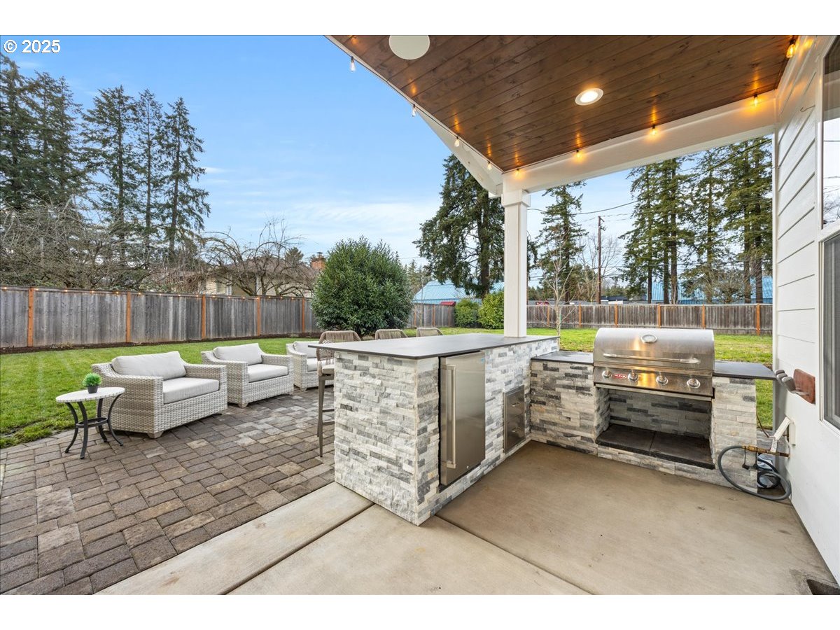 17815 Pilkington Road Lake Oswego, OR 97035 - Photo 31 of 48 Covered Patio