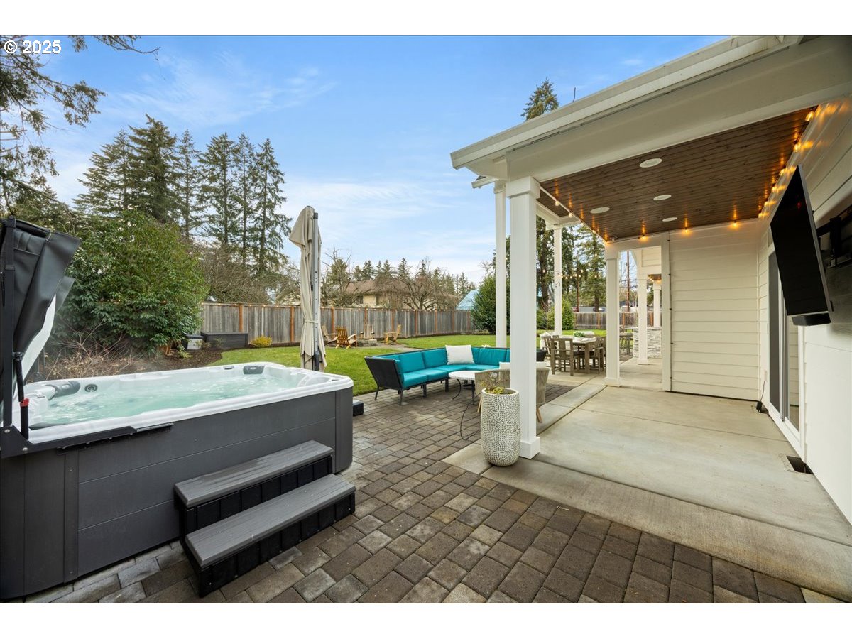17815 Pilkington Road Lake Oswego, OR 97035 - Photo 33 of 48 Covered Patio
