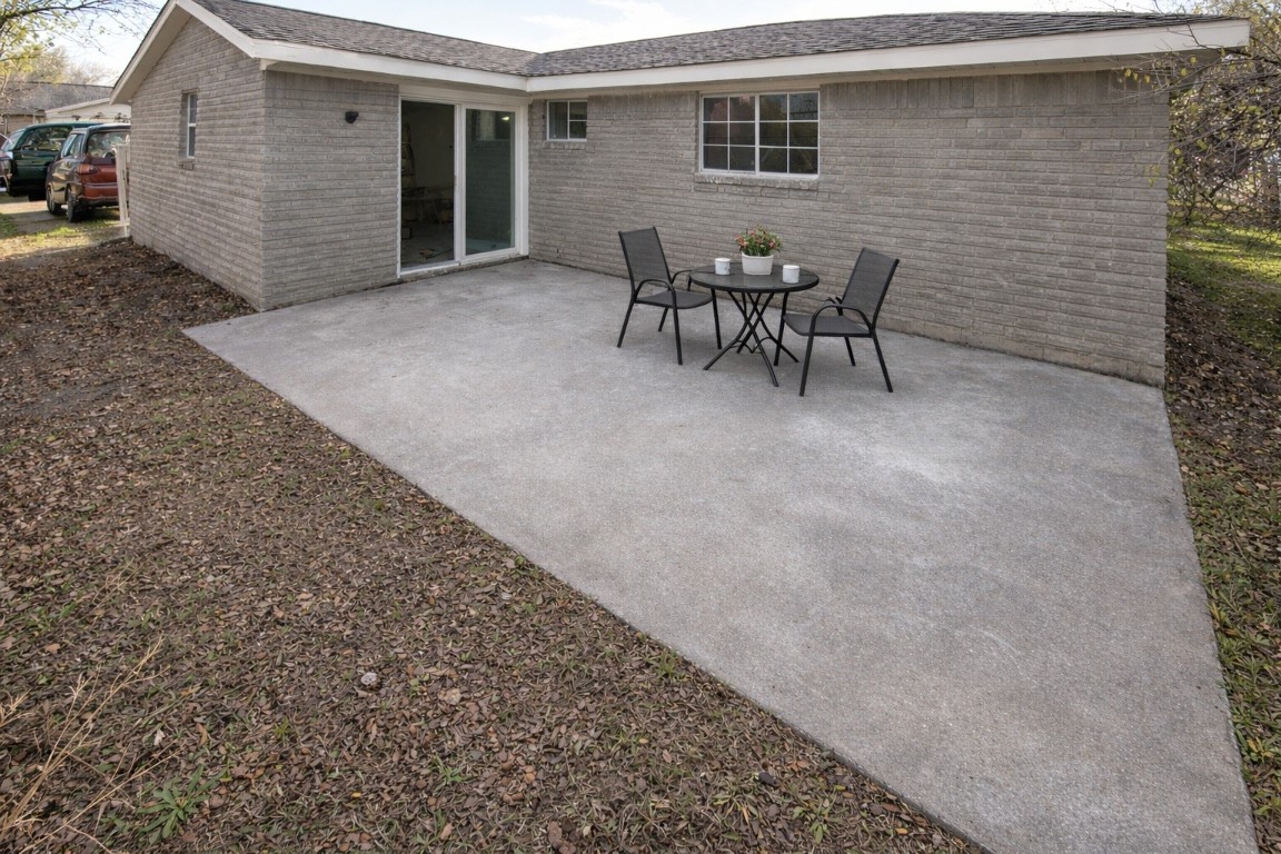 5423 Grace Point Lane Houston, TX 77048 - Photo 6 of 6 a view of a house with backyard and sitting area