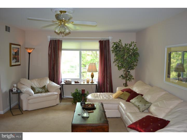 167-5 Echelon Road Voorhees, NJ 08043 - Photo 2 of 24 Living Room