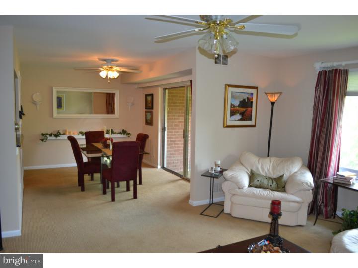 167-5 Echelon Road Voorhees, NJ 08043 - Photo 5 of 24 Living Room