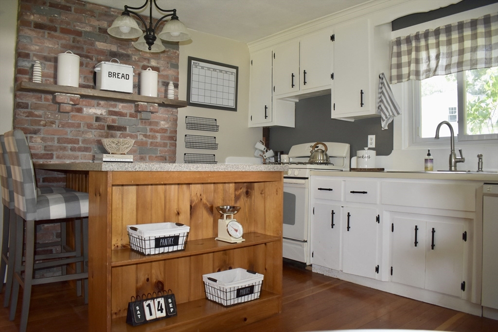8 Moore Road Westford, MA 01886 - Photo 5 of 17 Gallery Image 5