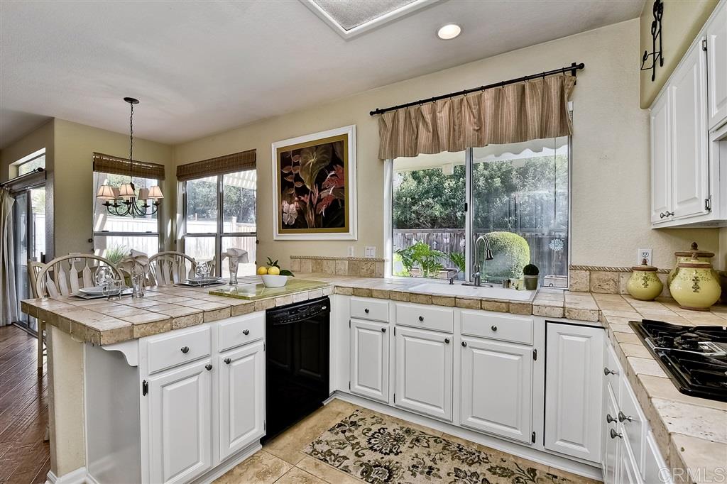 1098 Funquest Drive Fallbrook, CA 92028 - Photo 11 of 24