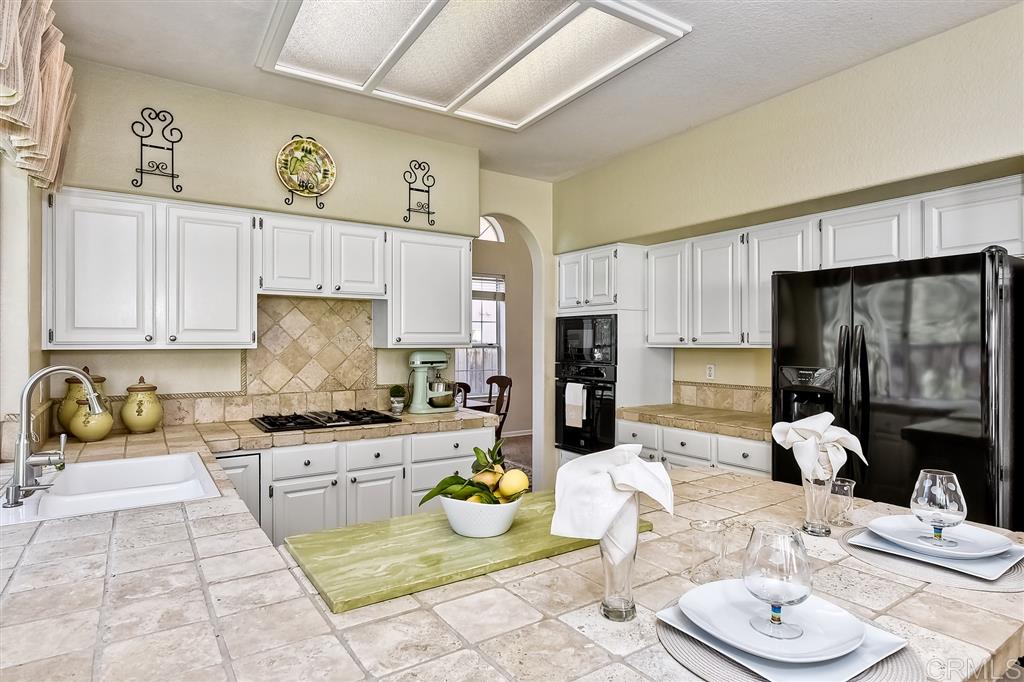 1098 Funquest Drive Fallbrook, CA 92028 - Photo 12 of 24