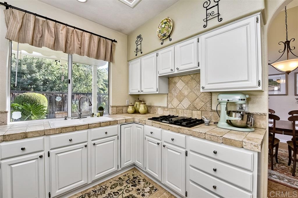 1098 Funquest Drive Fallbrook, CA 92028 - Photo 9 of 24