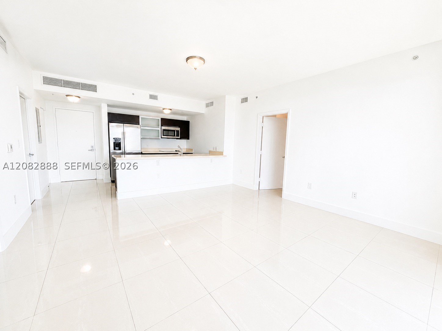 90 Southwest 3rd Street, Unit 3408 Miami, FL 33130 - Photo 5 of 13 Gallery Image 5