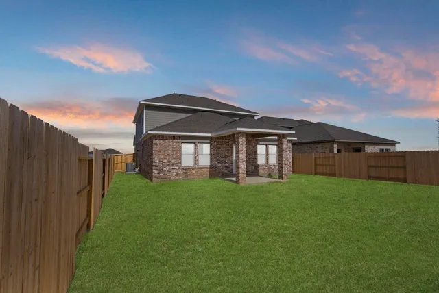 $319,990 | 2010 Starlight Street, Angleton, TX 77515