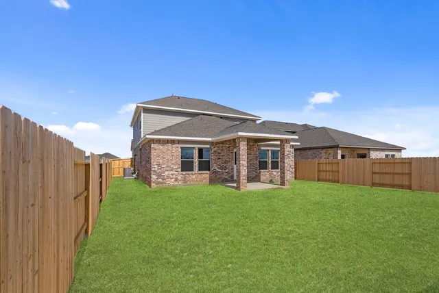 $319,990 | 2010 Starlight Street, Angleton, TX 77515